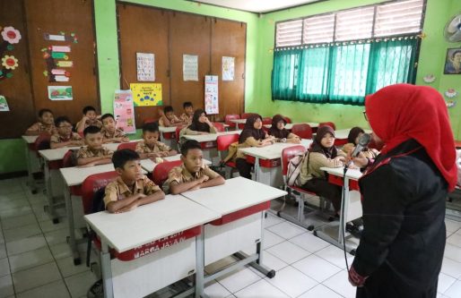 Wiwiek Hargono - Kegiatan di SDN 1 Marga jaya Kota Bekasi_4