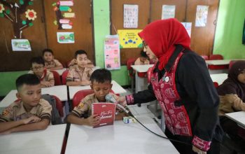 wiwiek hargono - kegiatan bersama anak SD Bekasi_1