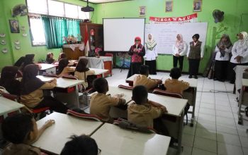 wiwiek hargono - kegiatan bersama anak SD Bekasi_2